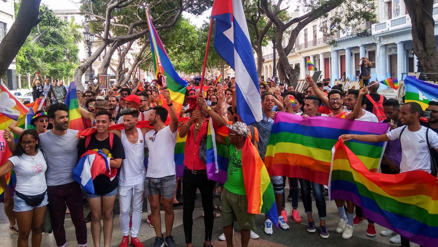 Cuba : la communauté LGBT défie le gouvernement en paradant à La Havane