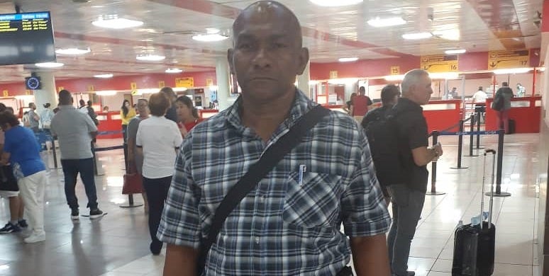 Regulado: prohíben salida del país al abogado de Cubalex Julio Ferrer