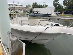 L'équipage du garde-côte Charles David Jr a signalé aux observateurs du secteur Key West un navire à environ 13 milles au sud-est de Marathon, en Floride, le 23 janvier 2022. Un passeur présumé a été transféré aux agents spéciaux des enquêtes de la sécurité intérieure pour une enquête plus approfondie. (photo de la garde côtière américaine)