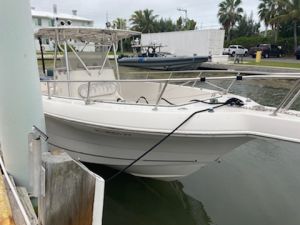 L'équipage du garde-côte Charles David Jr a signalé aux observateurs du secteur Key West un navire à environ 13 milles au sud-est de Marathon, en Floride, le 23 janvier 2022. Un passeur présumé a été transféré aux agents spéciaux des enquêtes de la sécurité intérieure pour une enquête plus approfondie.  (photo de la garde côtière américaine)